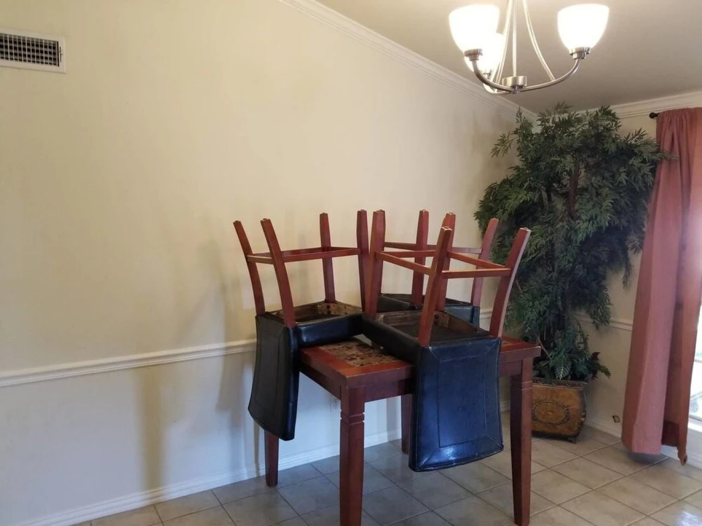 Beautiful Home in Garland Texas Holiday home 4