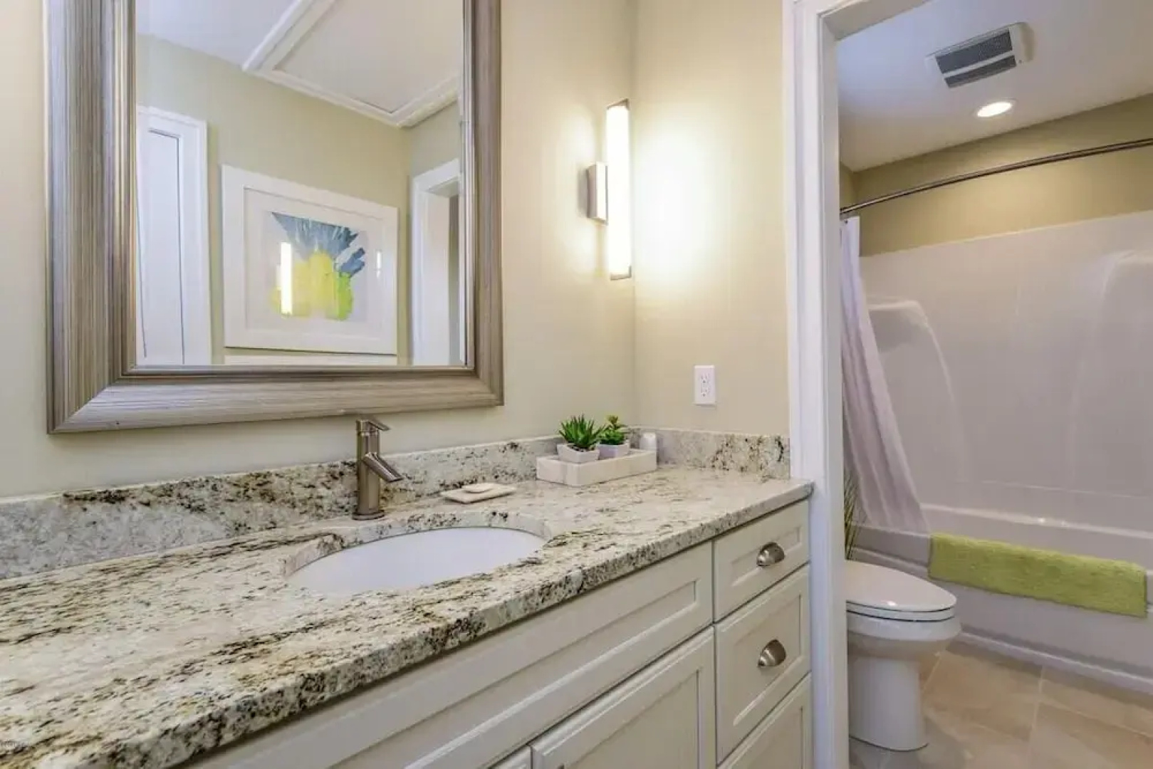 Third Coast Hideaway - Saugatuck - Douglas Downtown Area - Spacious & Spotless