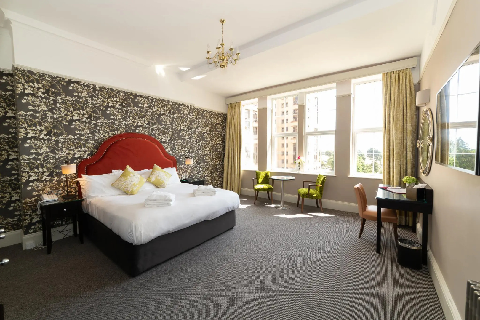 Queens Hotel