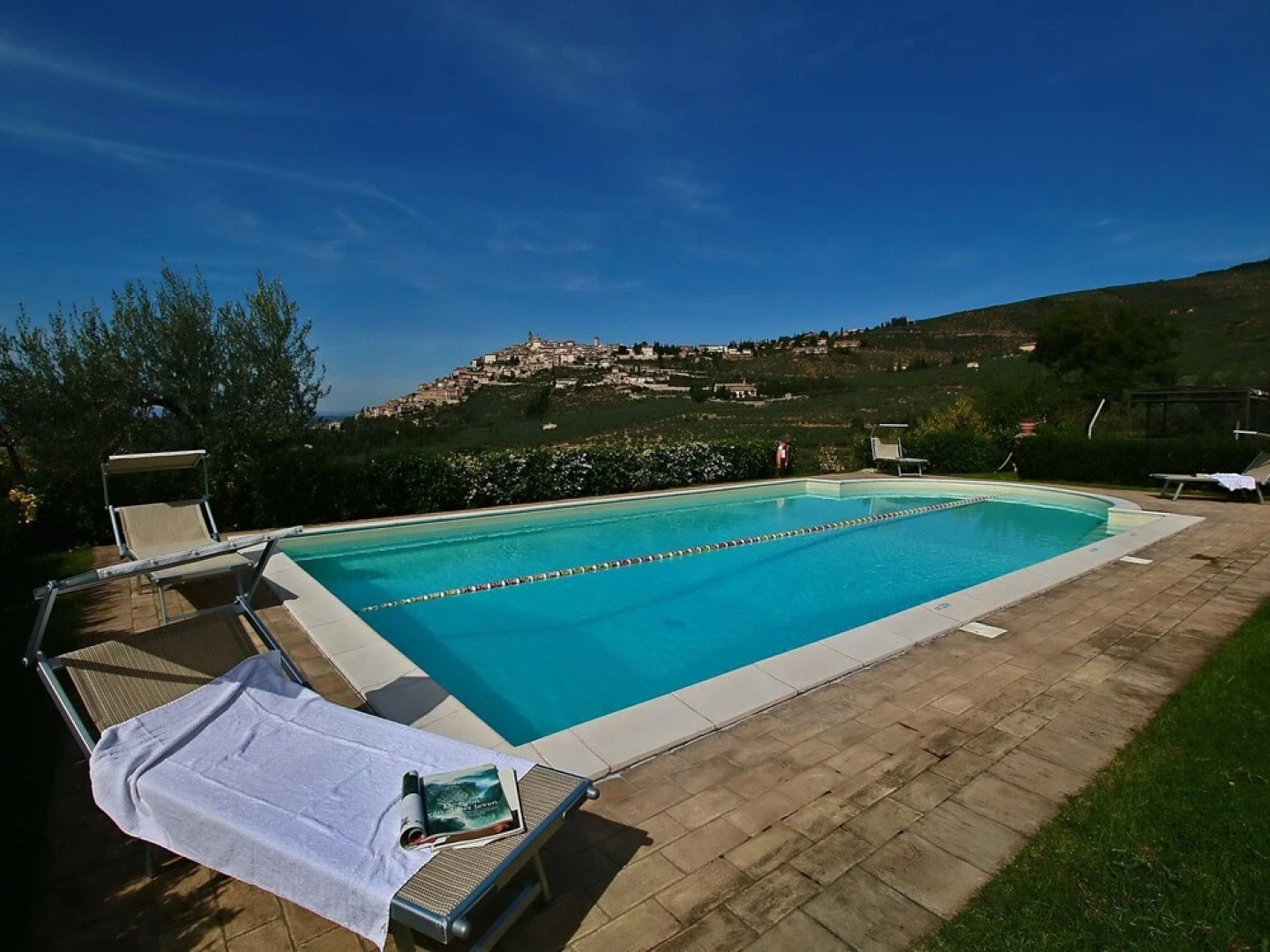 Quaint Farmhouse in Trevi With Swimming Pool