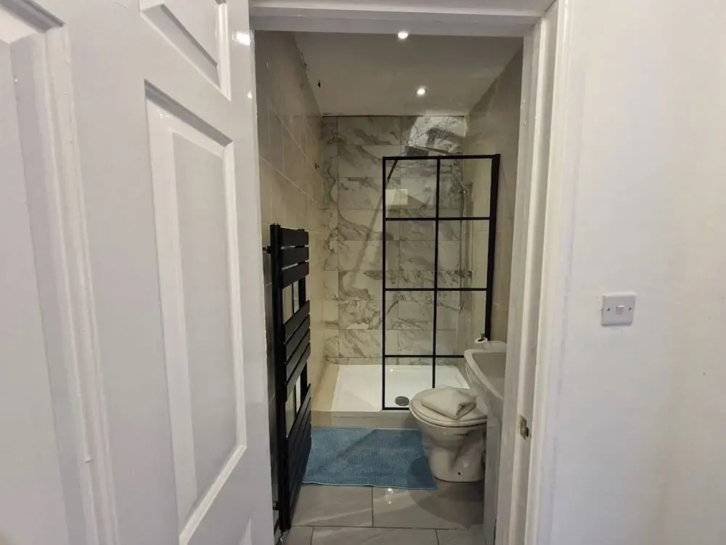 Seaside Bliss Apartment for Style and Comfort