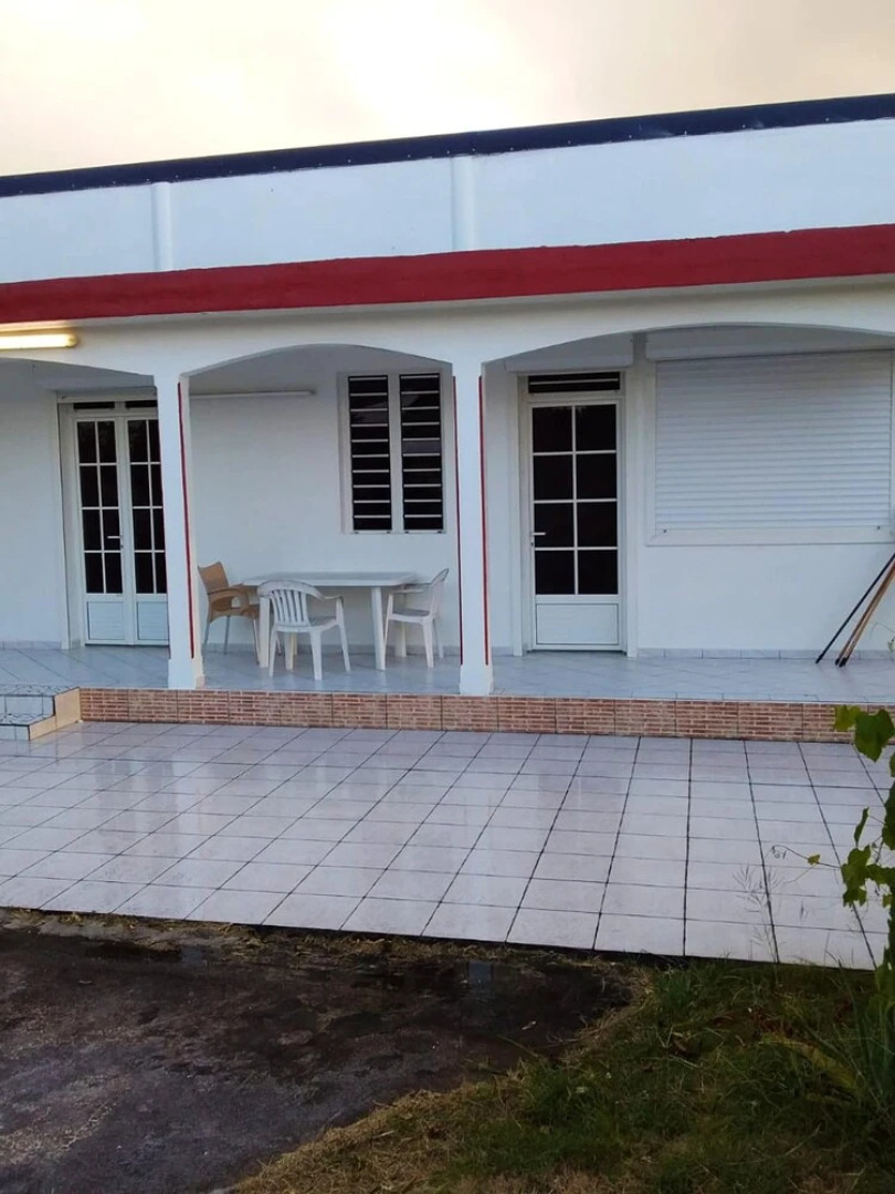 House with 2 Bedrooms in Petit-Canal, with Wonderful Sea View, Enclosed Garden And Wifi - 8 Km From the Beach