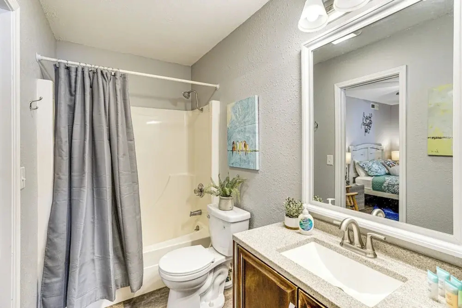 Waterfront Yard, Dock + Game Room: Linn Creek Home