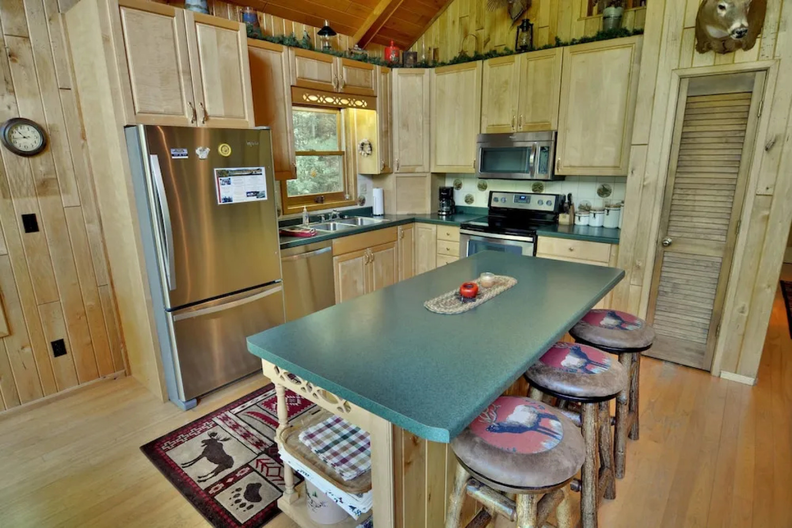 Spacious Cascade Chalet with Cozy Fireplace by RedAwning