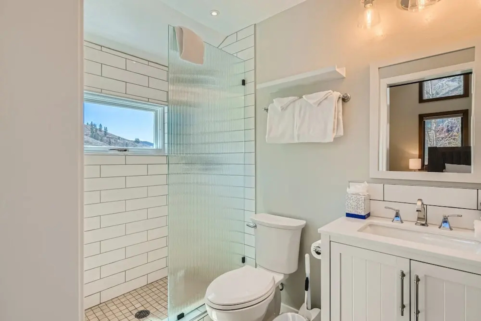 2bedroom+Loft Private Entry, Lake Views, Amazing Location, Near all Ski Resorts 3 Townhouse by RedAwning