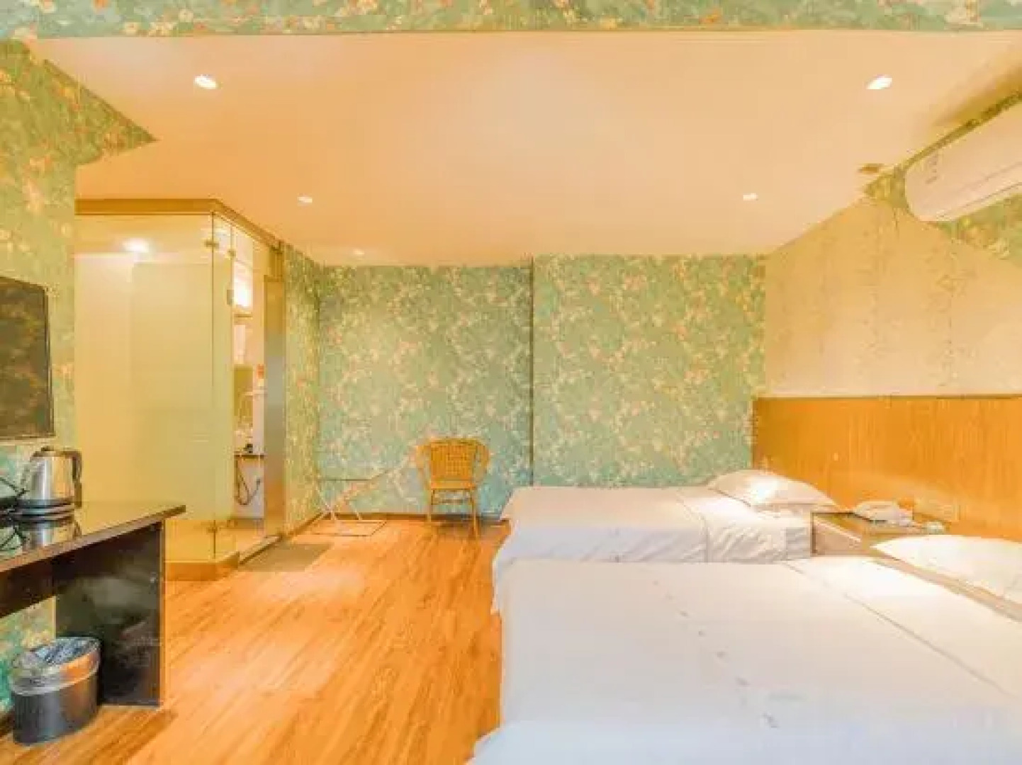 Blue Magpie Holiday Hotel