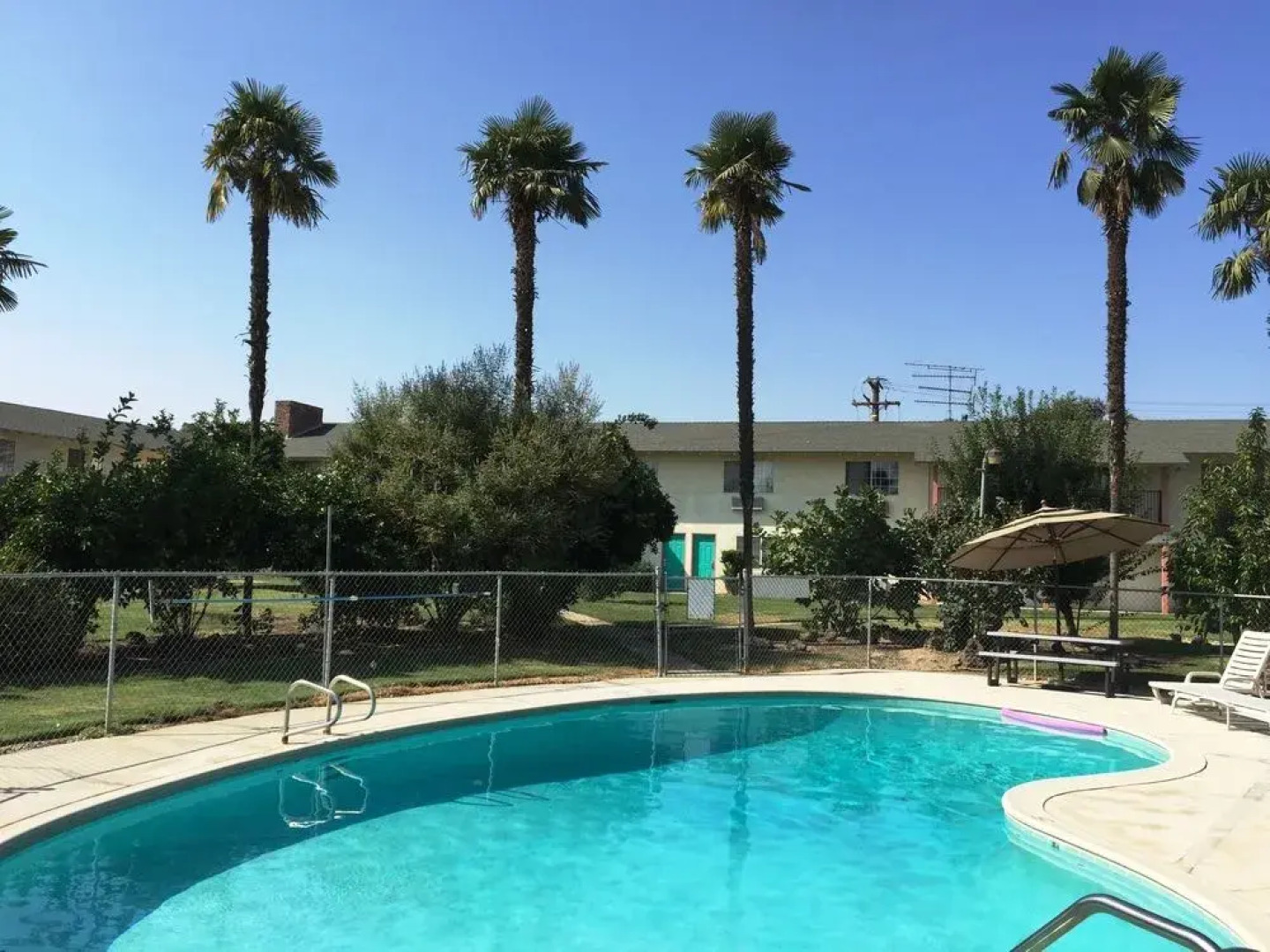99 Palms Inn & Suites