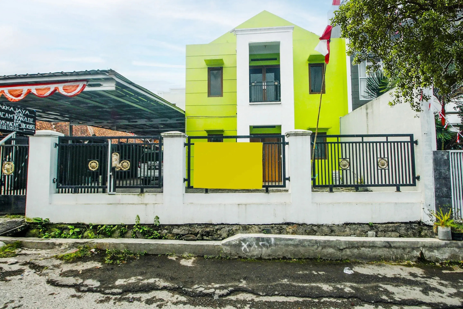 OYO Life 91606 Nadin Guest House Syariah