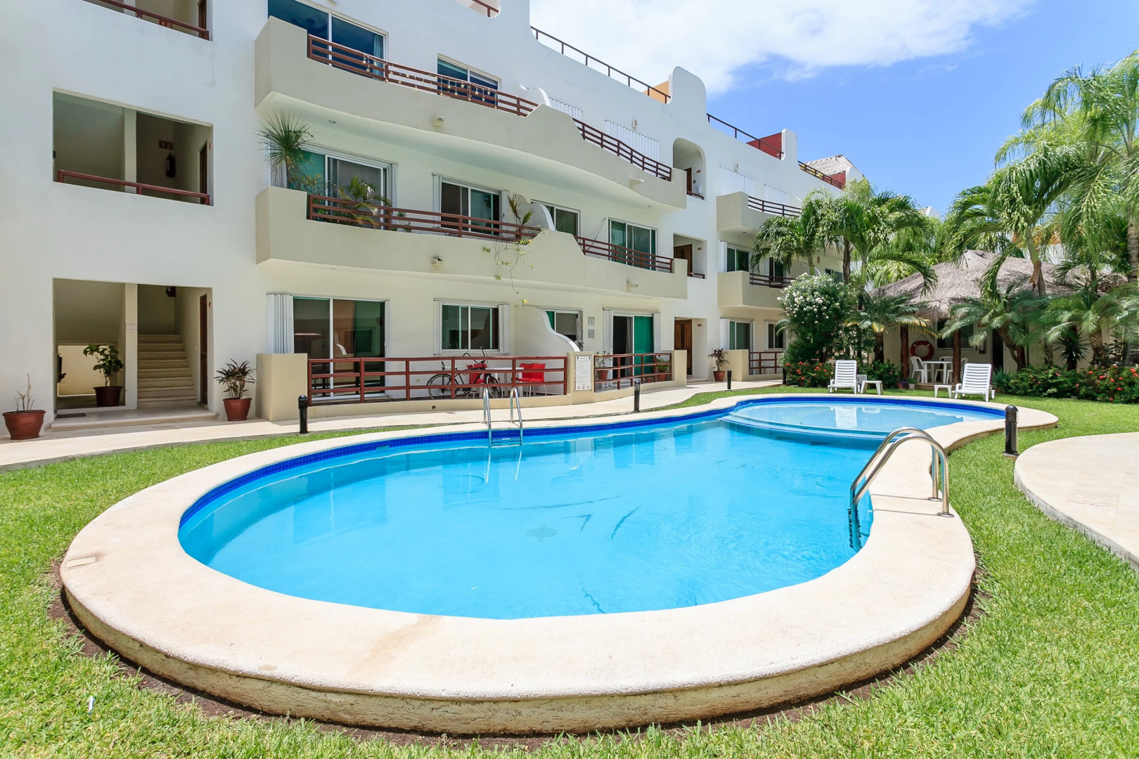 Contemporary Private 2 Br Ph Near Everything