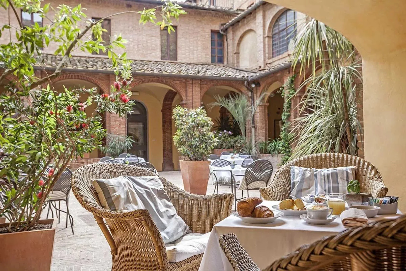 Il Chiostro del Carmine