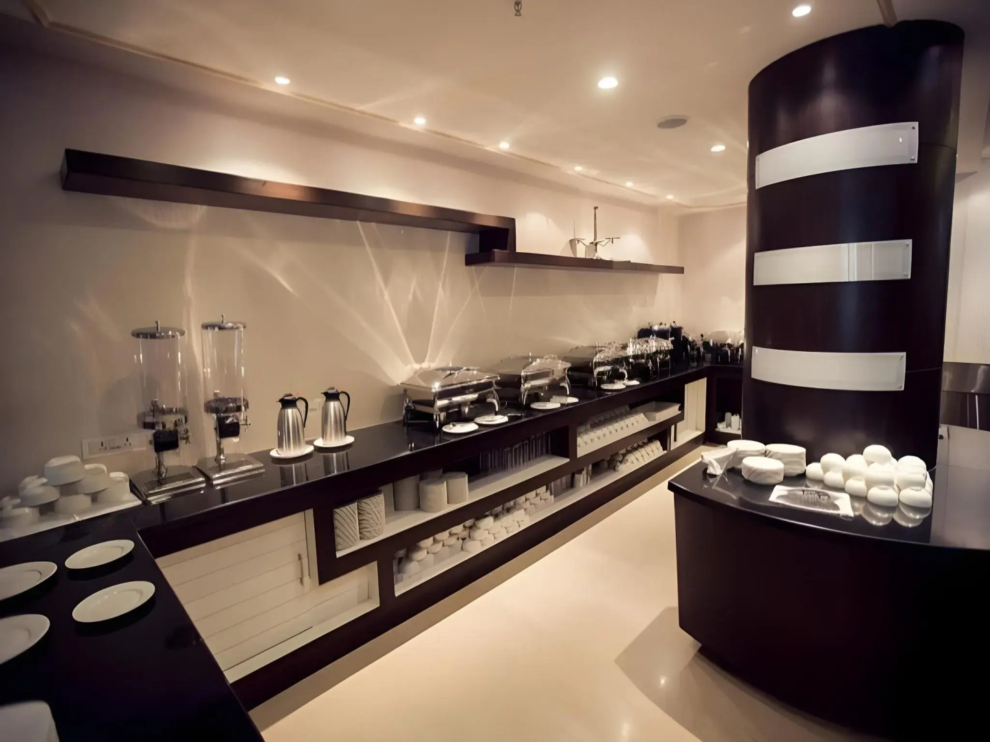 Royal Reve Hotel