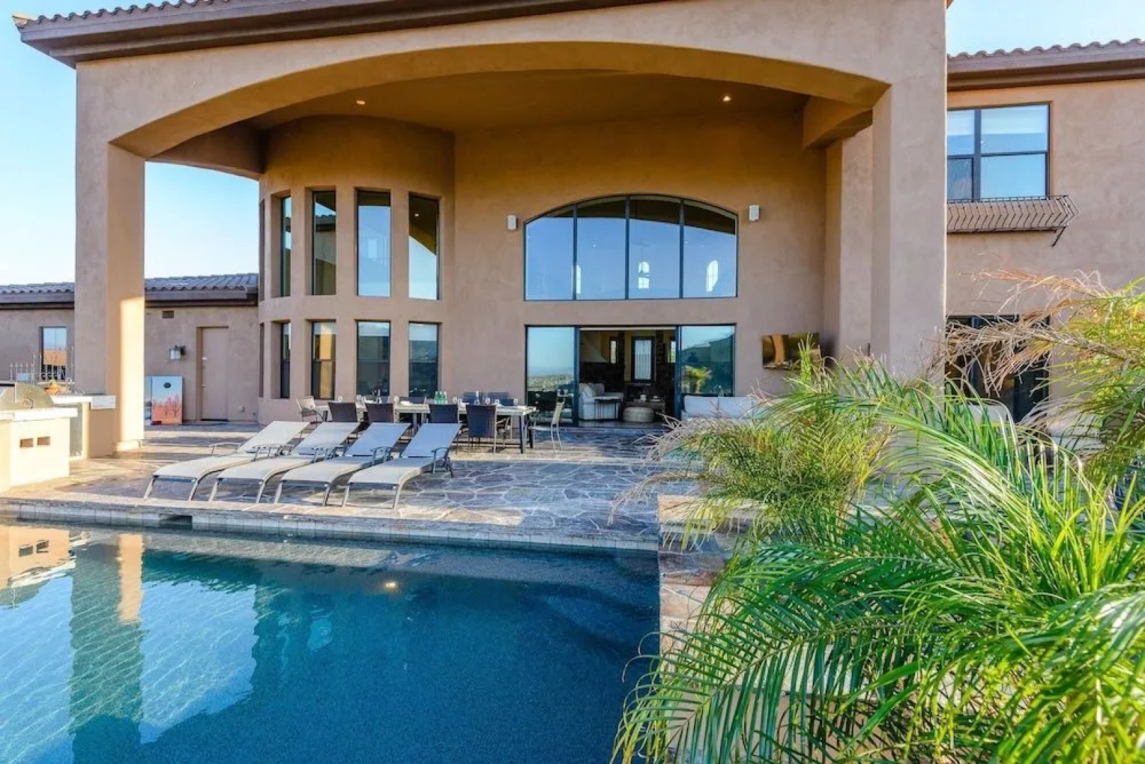 Casa Sunridge 5 Bedroom Home by Redawning