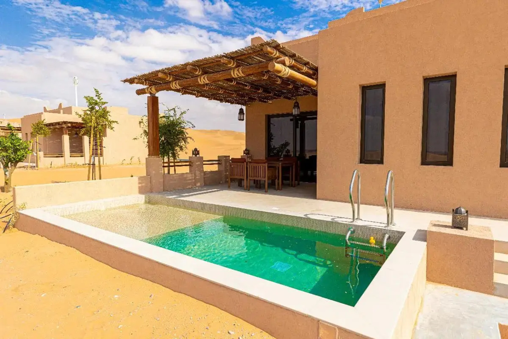 Bab Al Nojoum Bateen Liwa