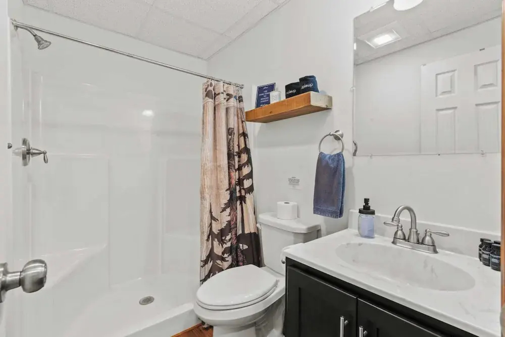 Maple Oasis by Avantstay Newly Built w/ Hot Tub, Game Room & Fire Pit