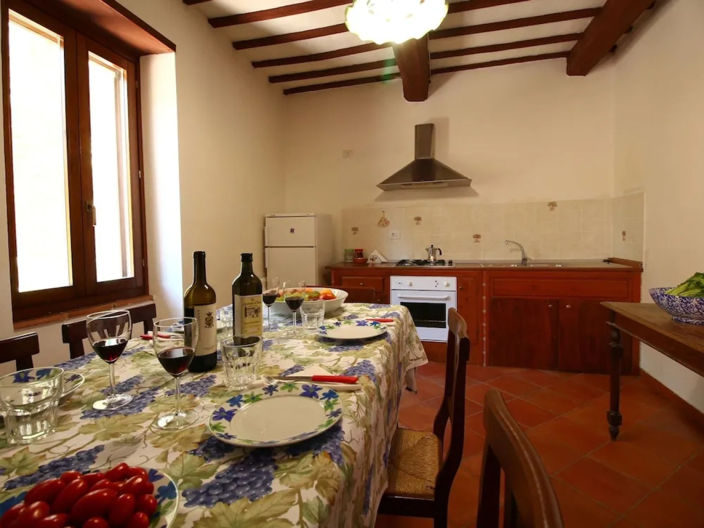 Beautiful Farmhouse with Hot Tub in Umbria