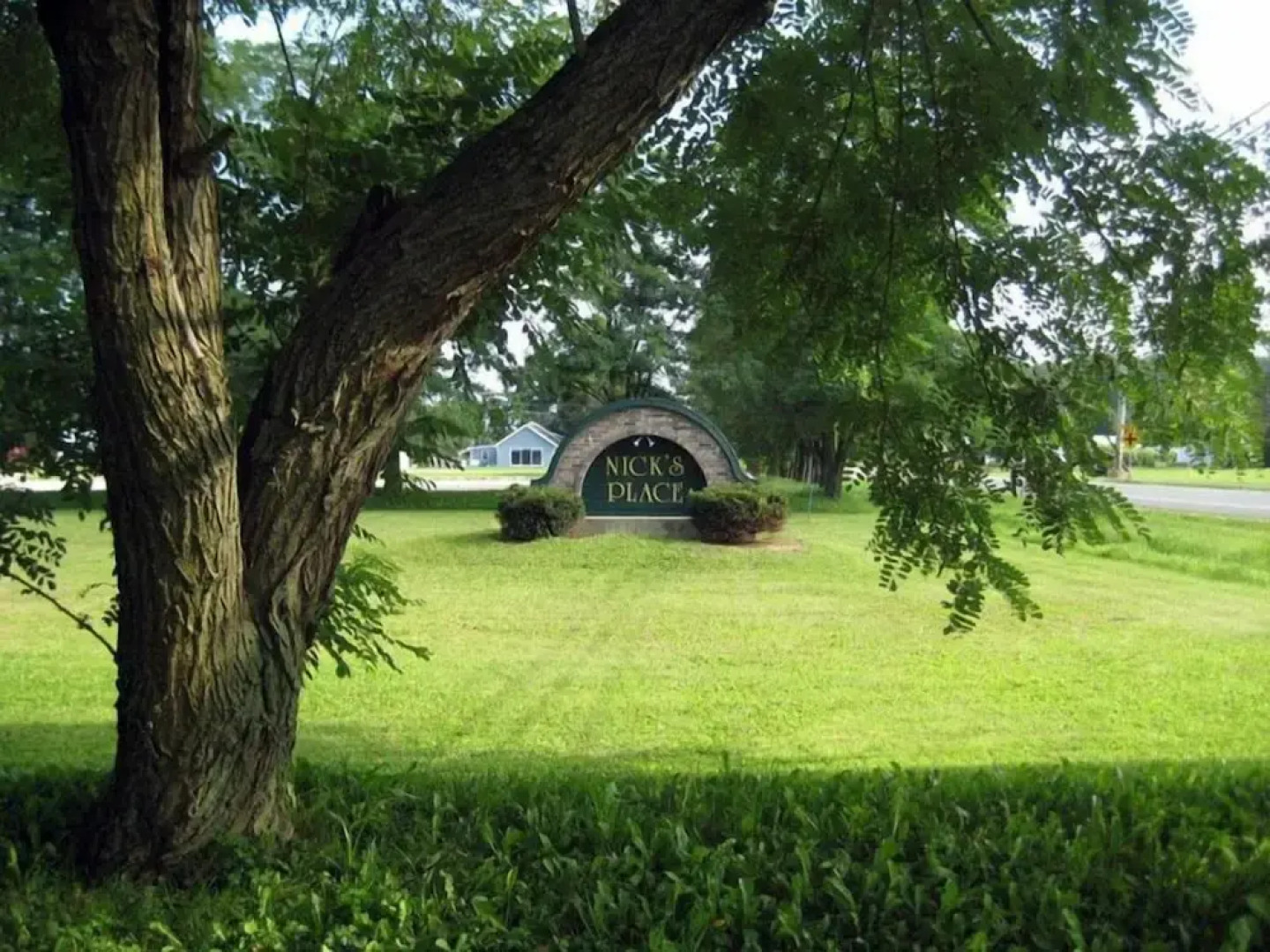 The Seasons Inn at Nicks Place