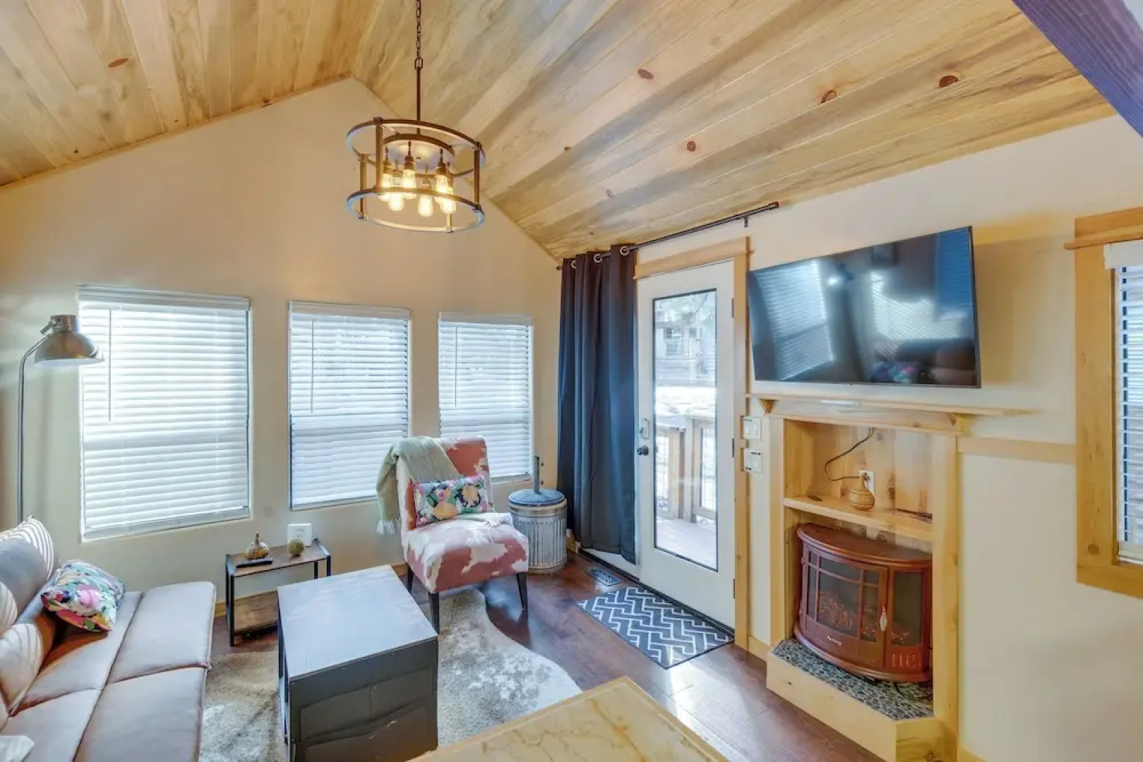 Cozy & Restful Cabin, Steps to Lake Almanor
