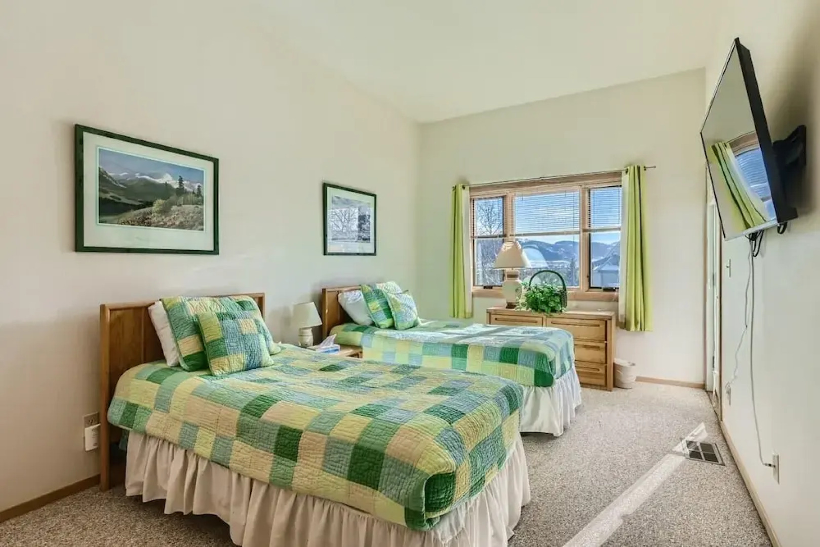 Lake Forest  201f 2 Bedroom Condo by RedAwning