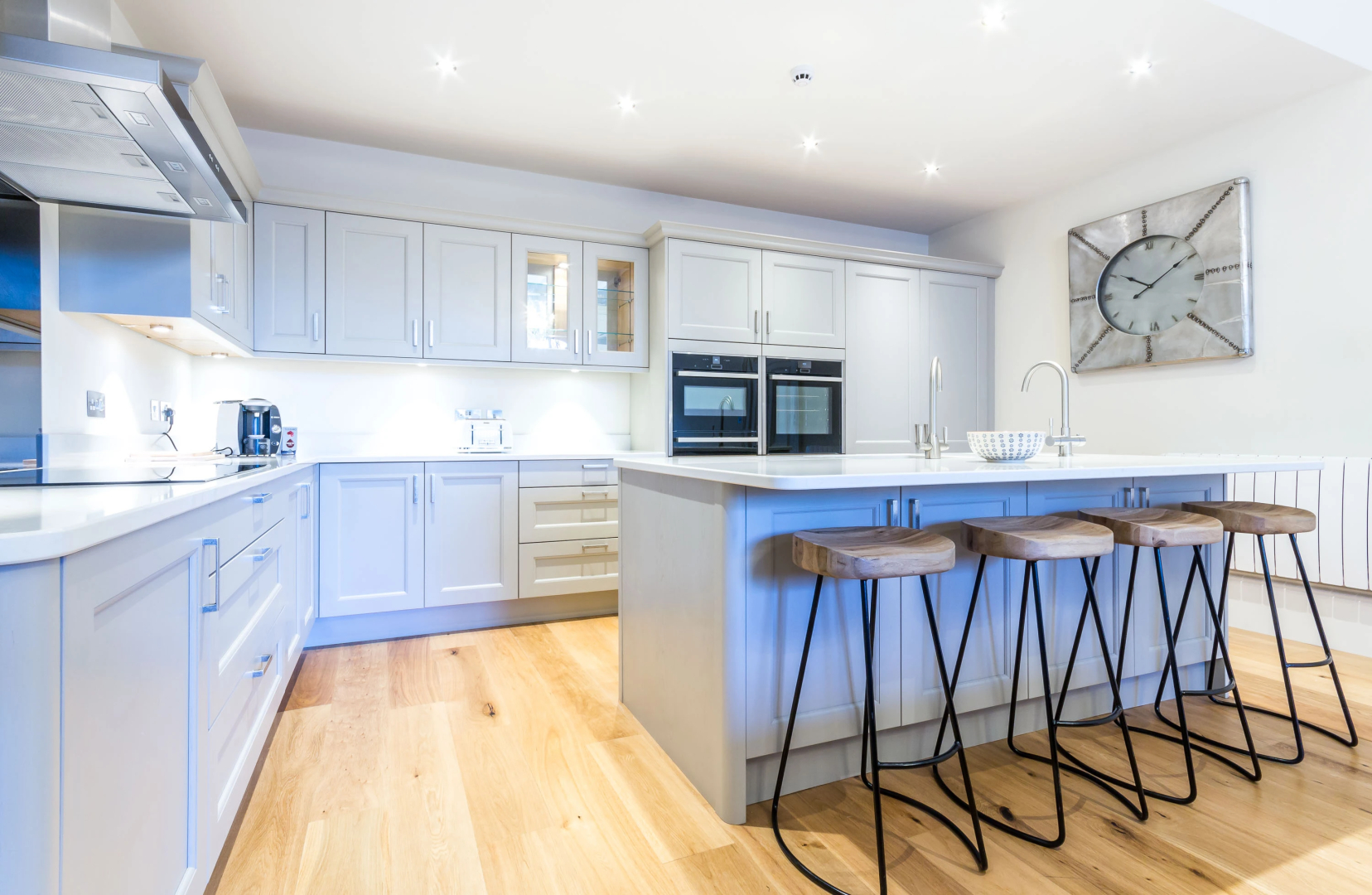 White Hart Hotel & Apartments