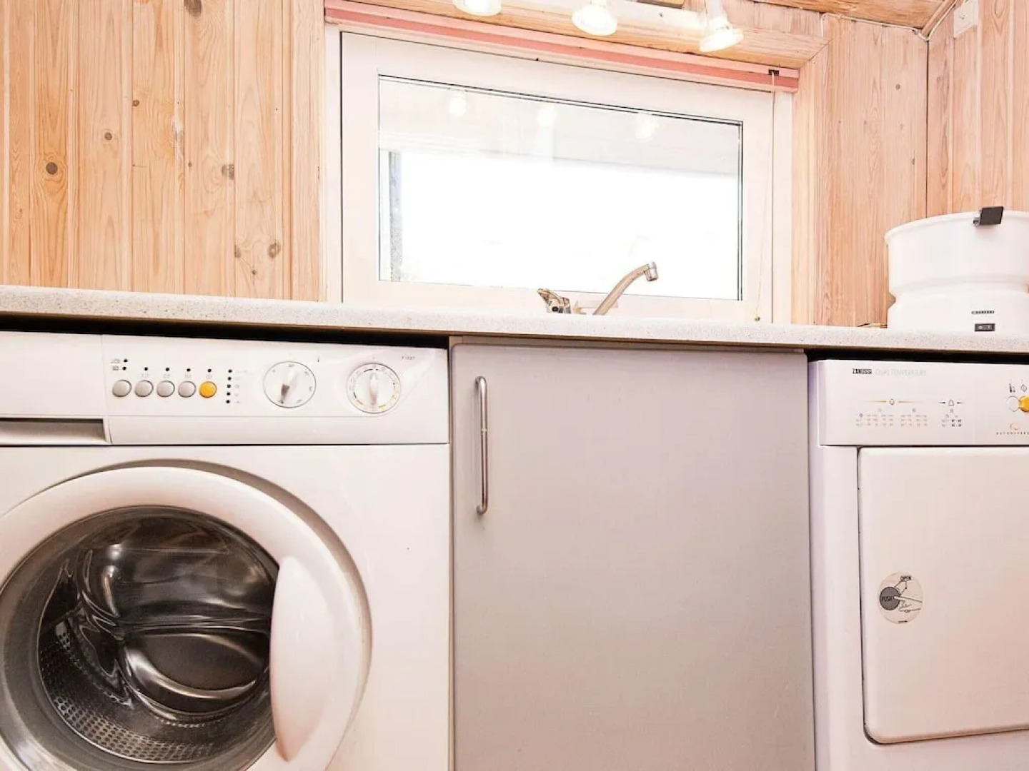 Charming Holiday Home in Henne With Whirlpool