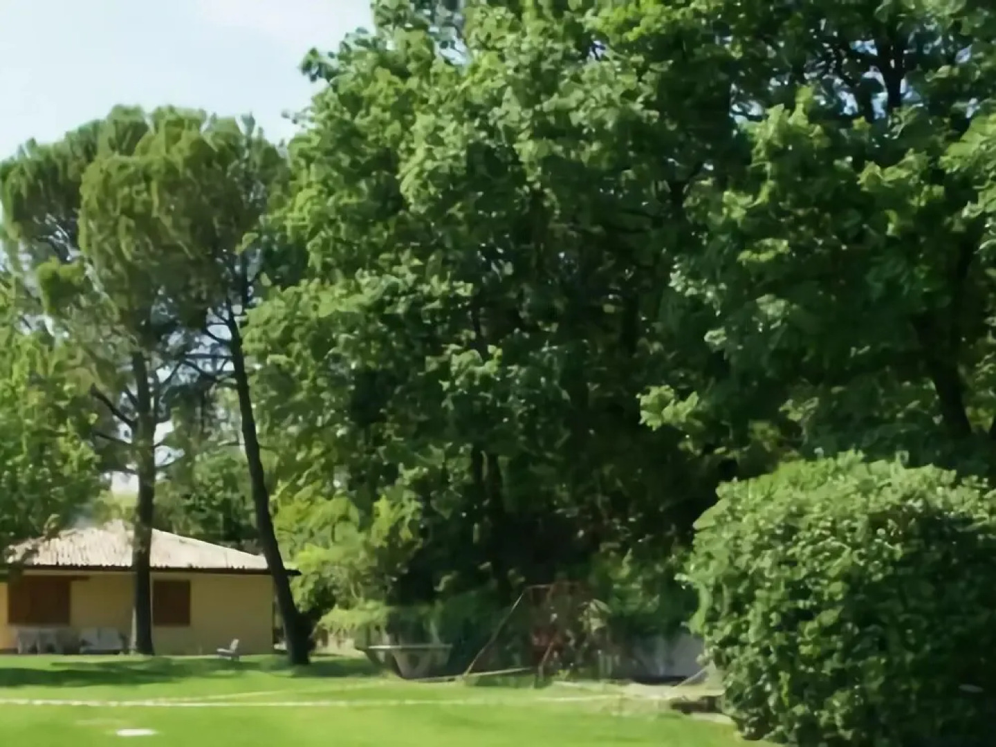 Bungalow in Garda With Pool & Wine Nearby