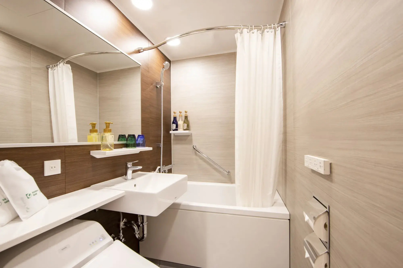 karaksa hotel grande Shin-Osaka Tower