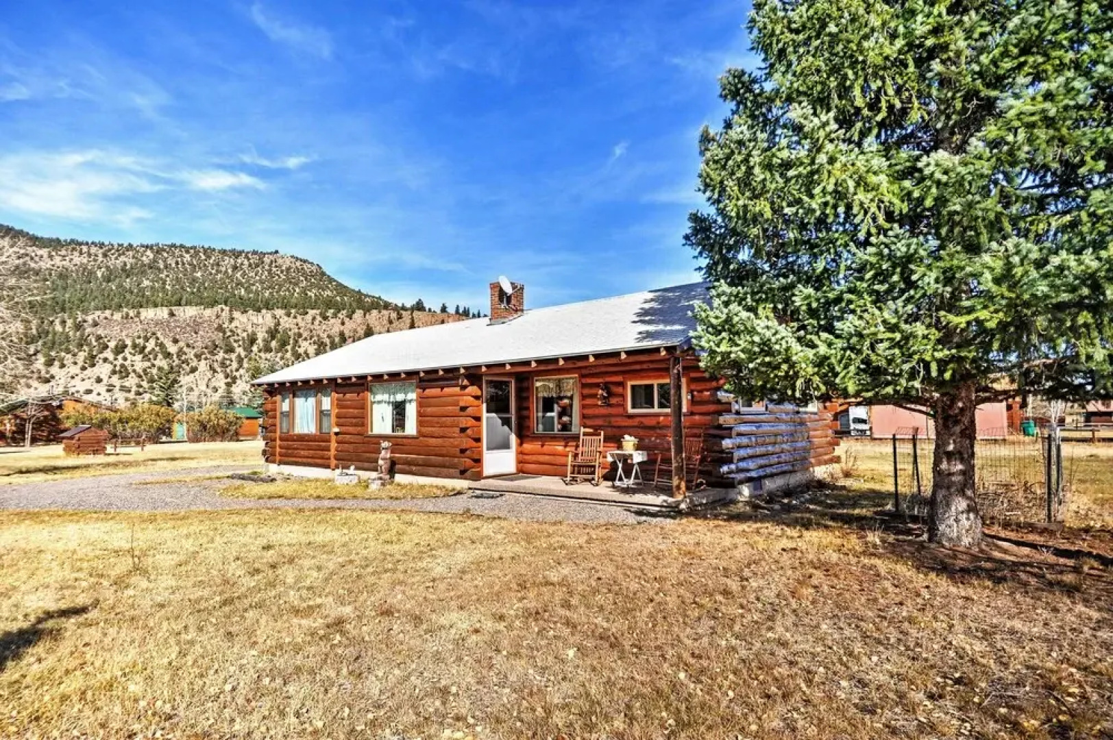 South Fork Log Cabin w/ Beautiful Mountain Views!