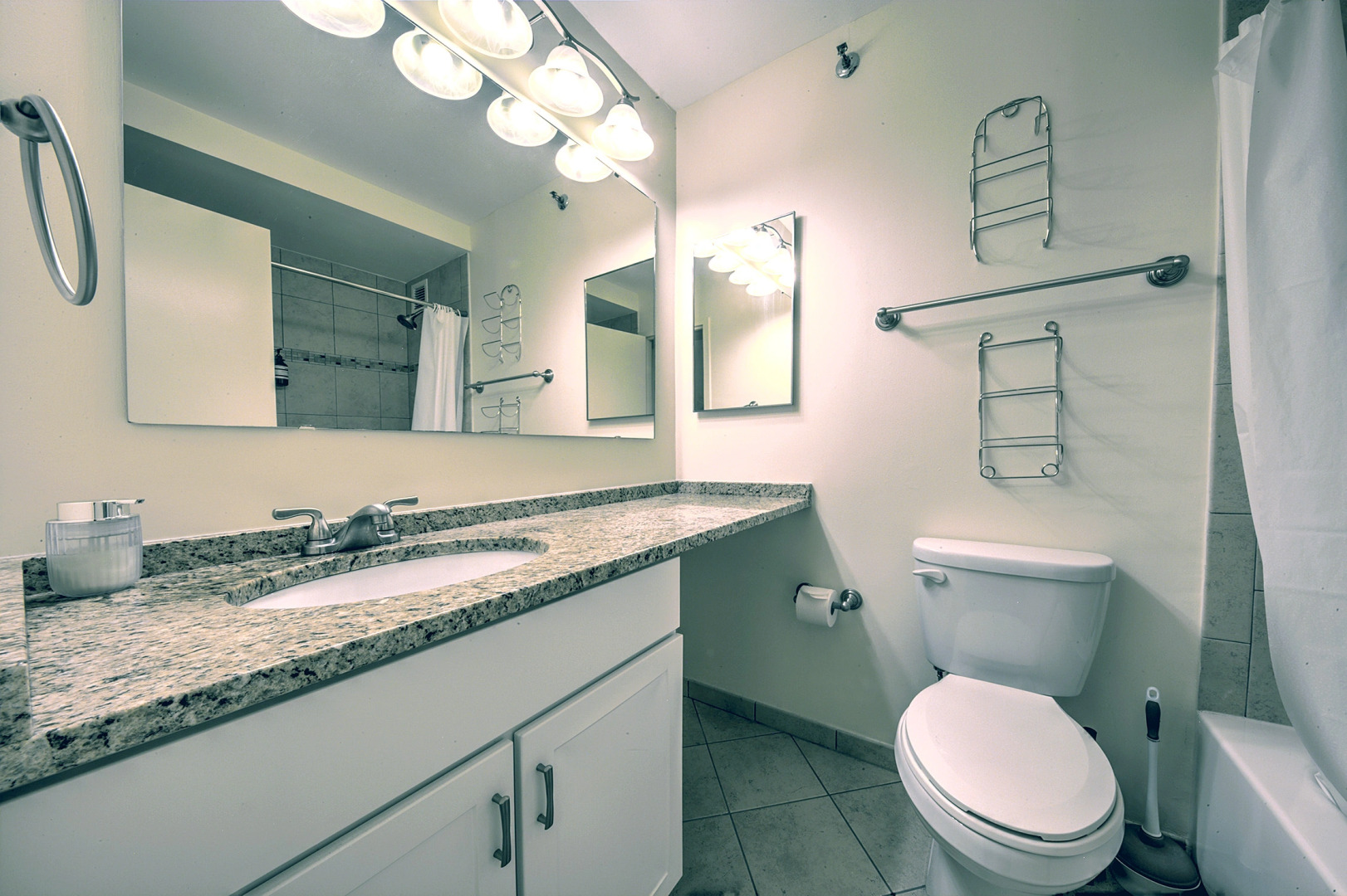 Outstanding 2 Bed Apt in Heart of Back Bay!