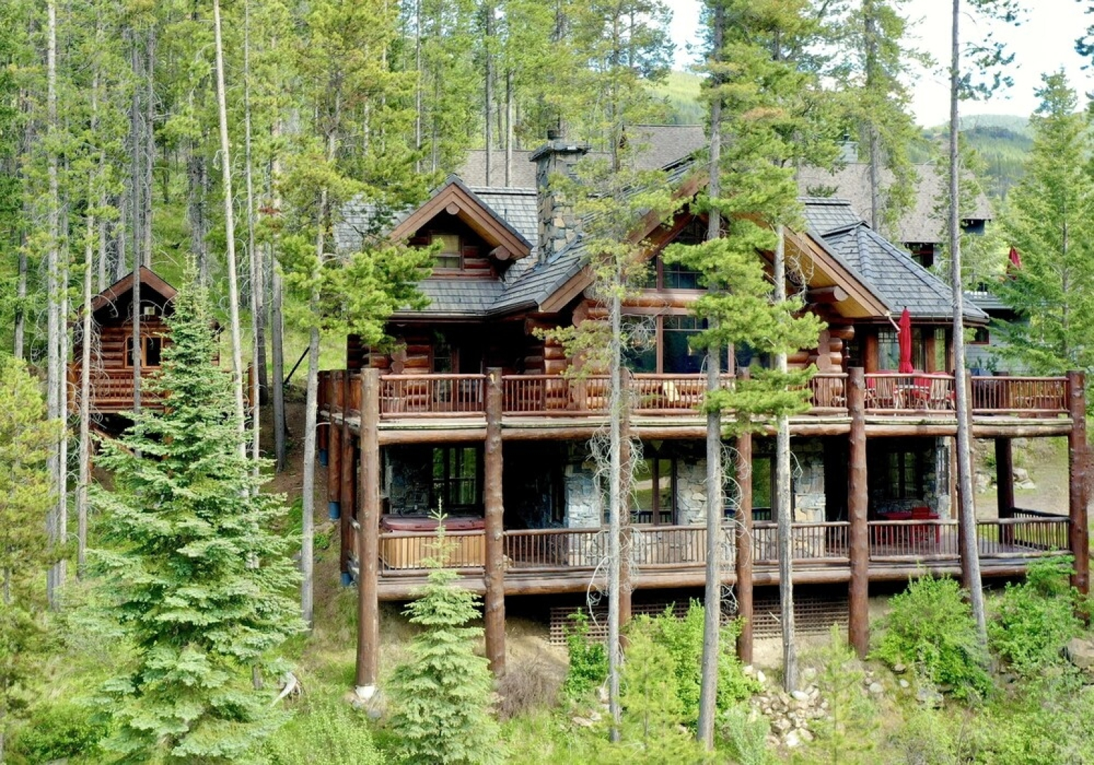 Luxury Log Chalet | Pool + Private HotTub | Ski In/Out | Overlooking Greywolf GC