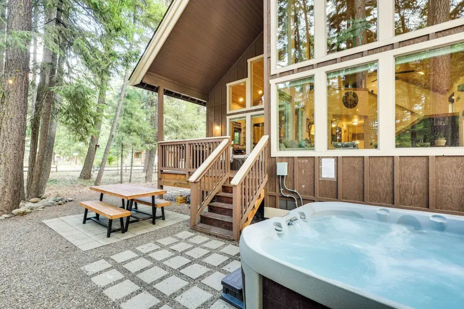 Hot Tub & Game Room: Ronald Retreat 2 Mi to Lake!
