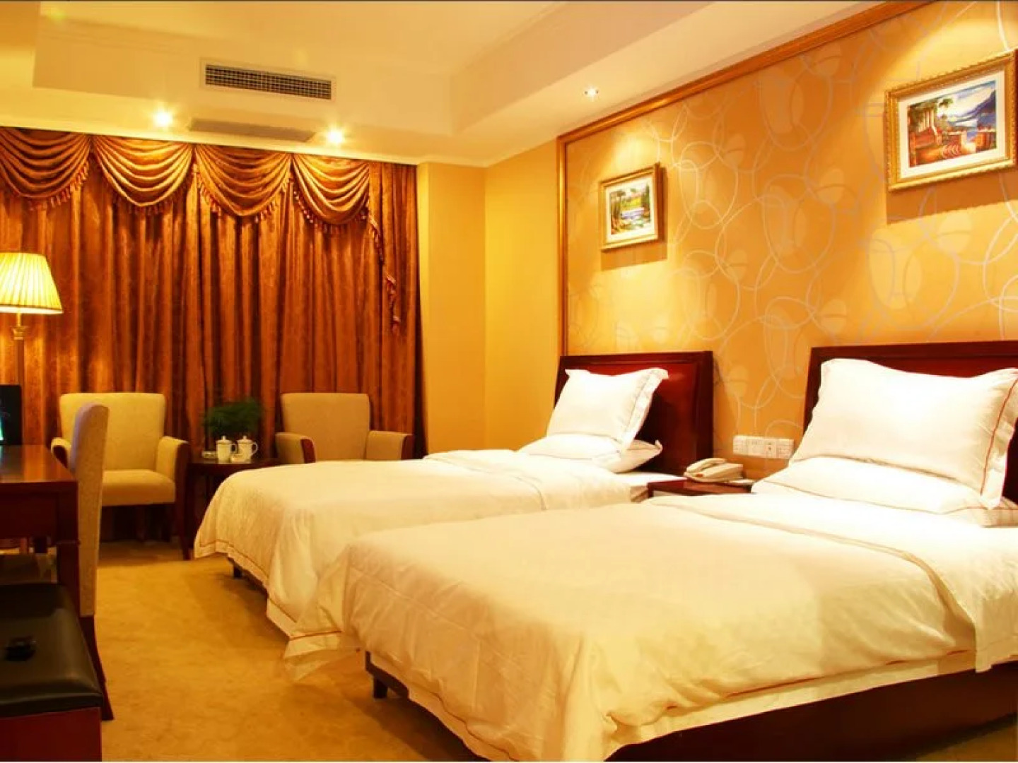 Yi Jia Ming Ren Hotel