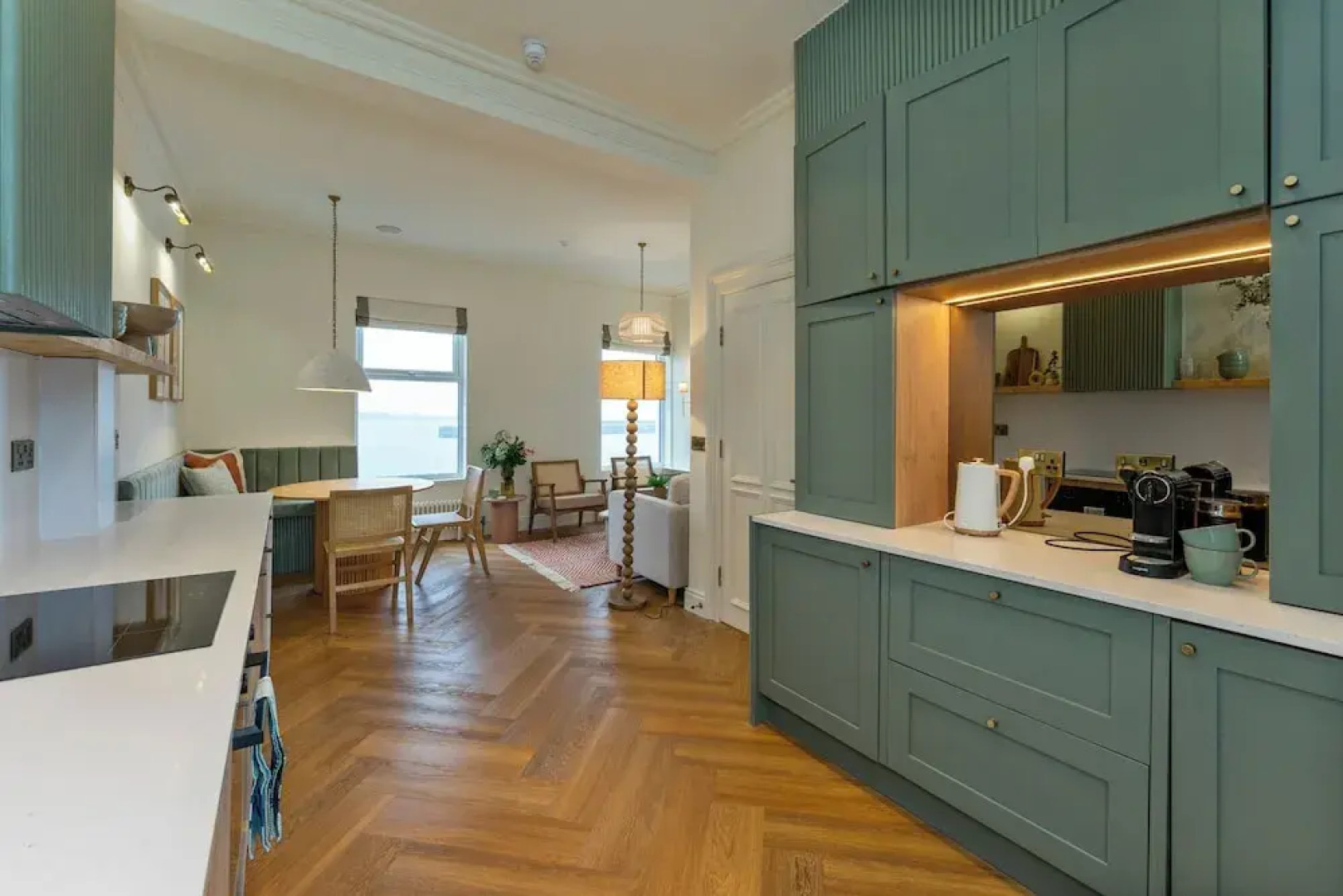 Modern 2-bed Apartment - Sleeps 6 - Seafront View