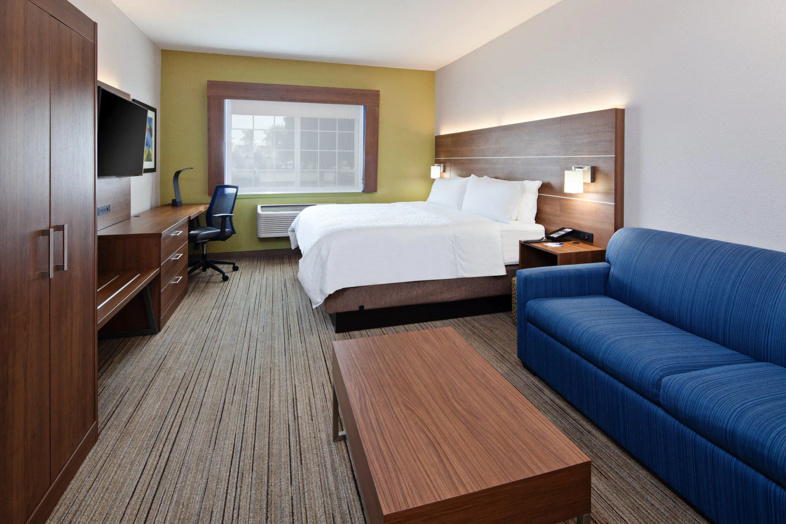 Holiday Inn Express & Suites Tulare by IHG