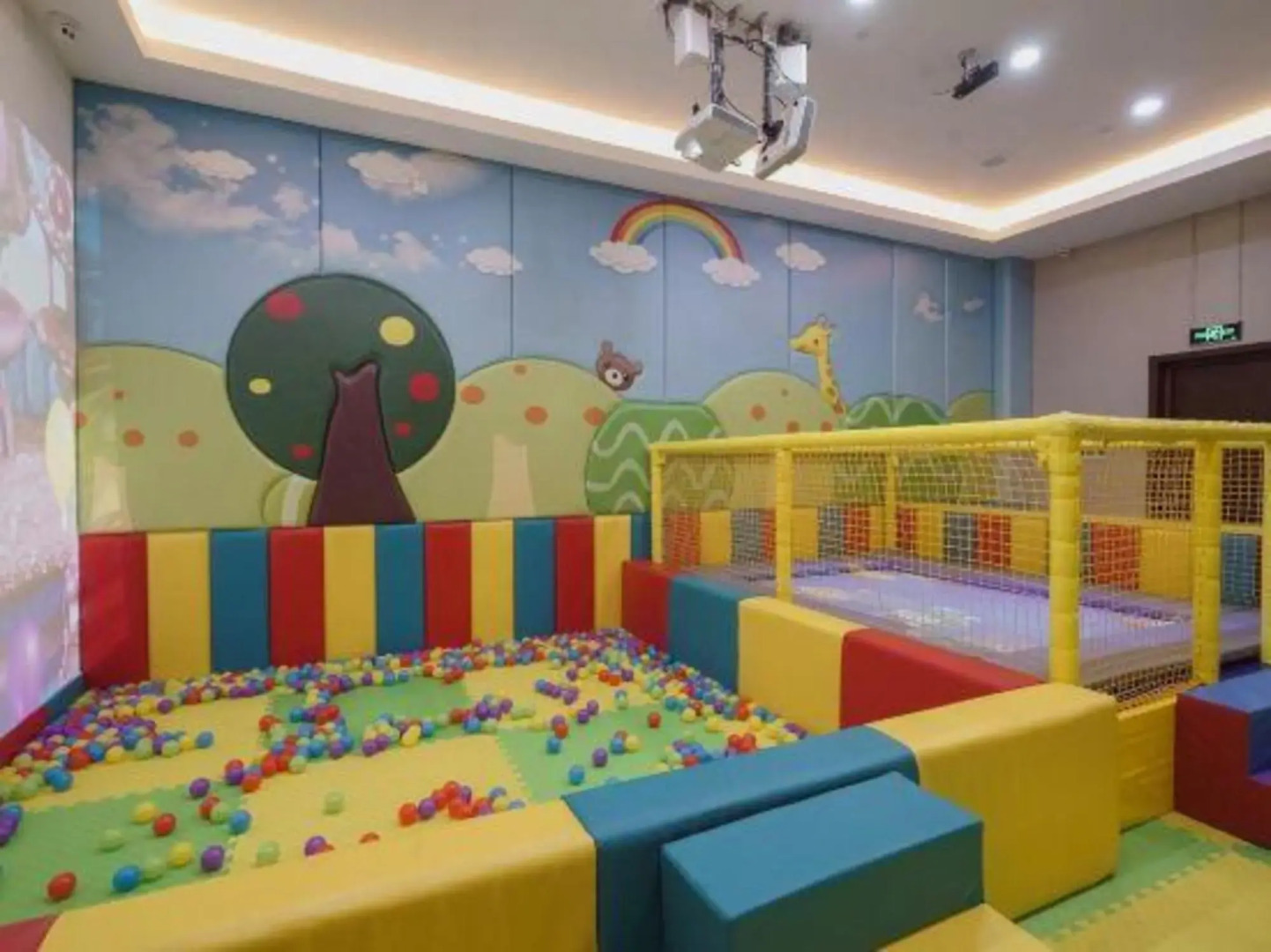 Huamei Party's Conflux Hotel