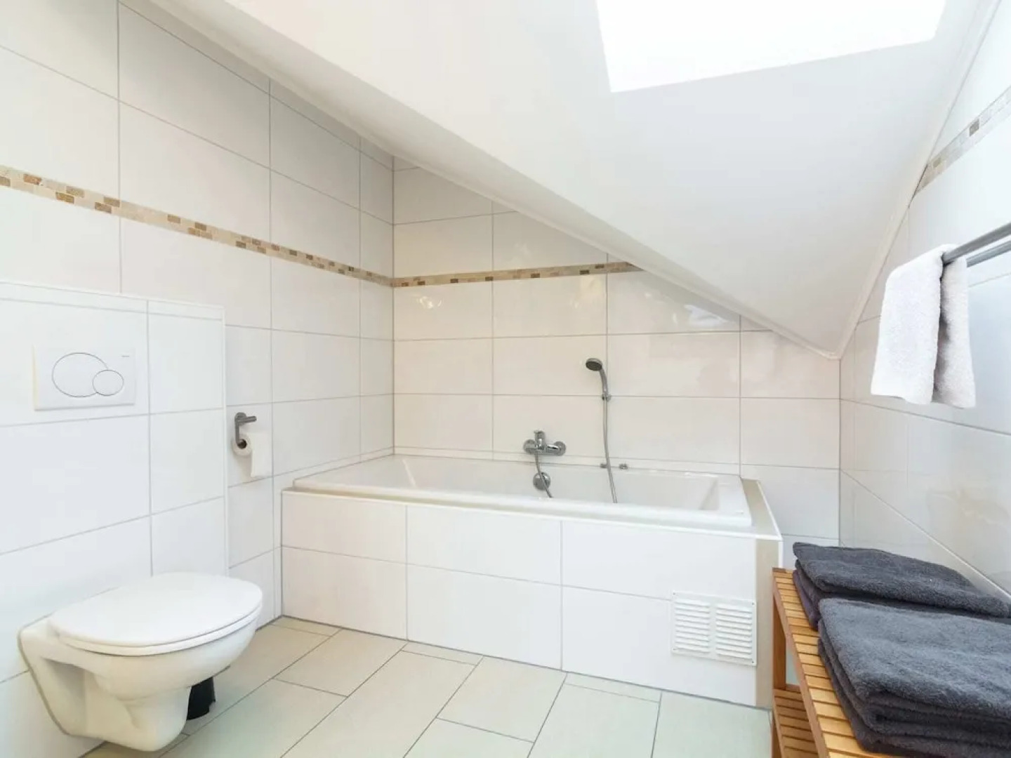 Beautiful Luxury 5 Star Chalet, 17 People With In-house Wellness Centre. A Winner!