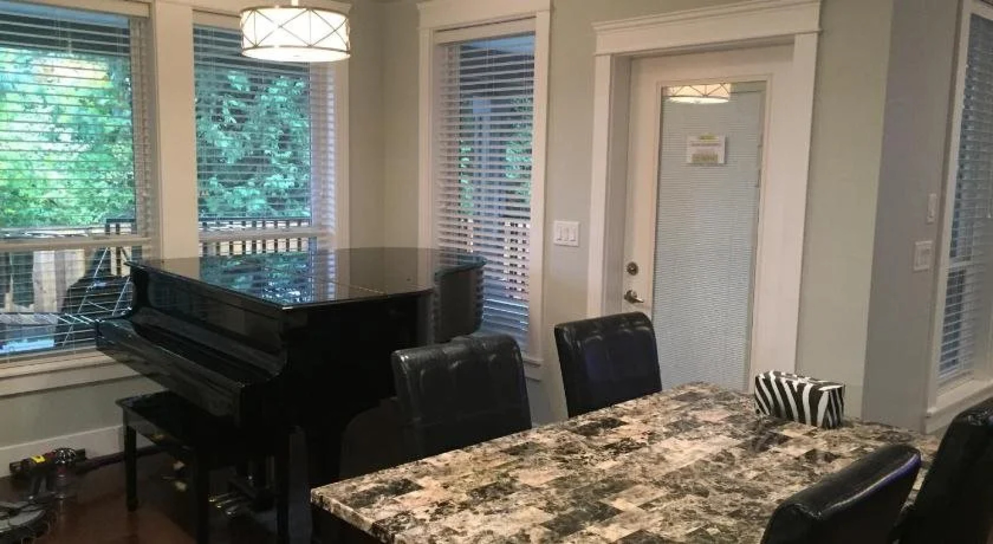 Vancouver Austin Guesthouse