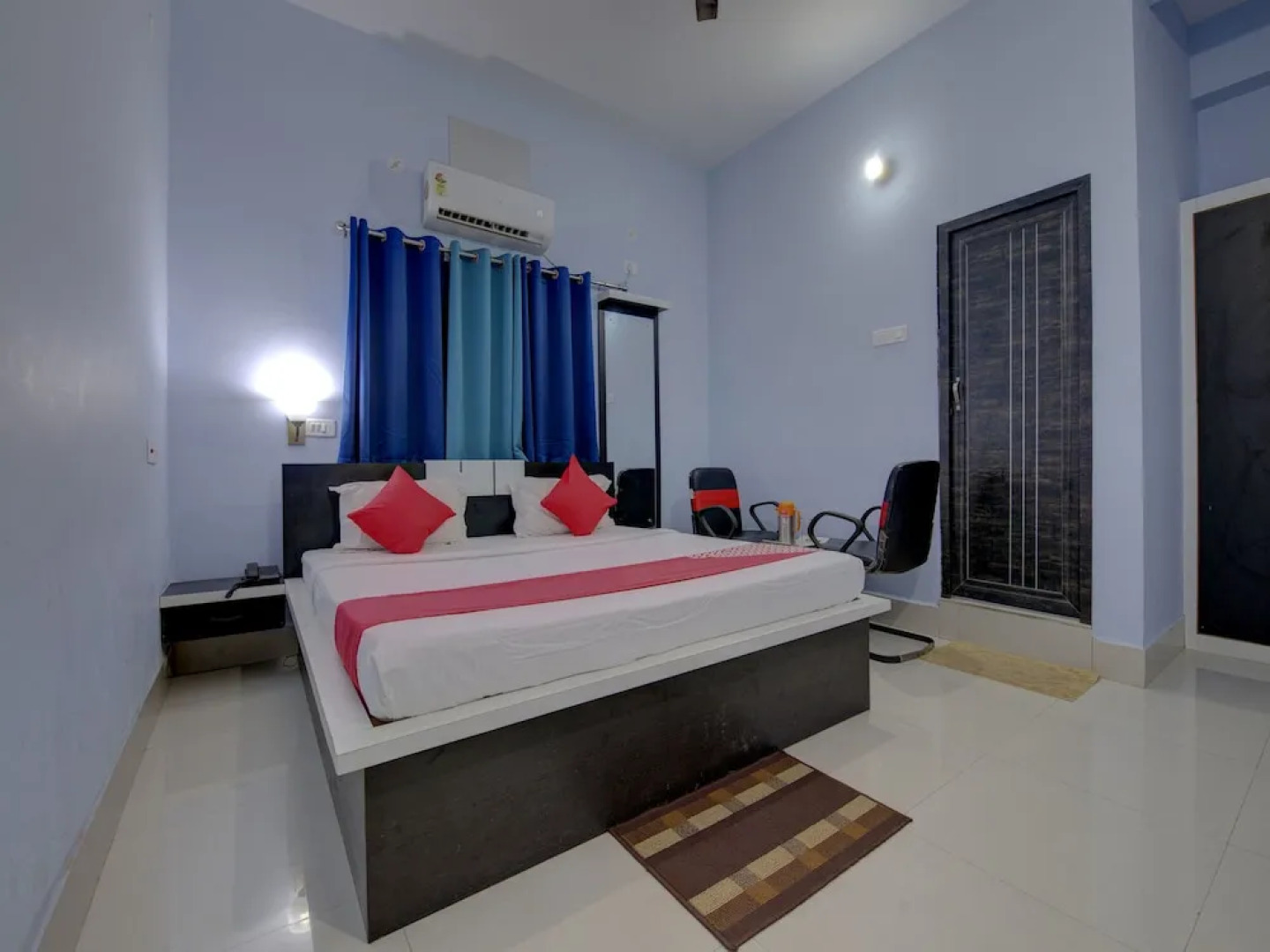 OYO 18839 Dhanraj Residency