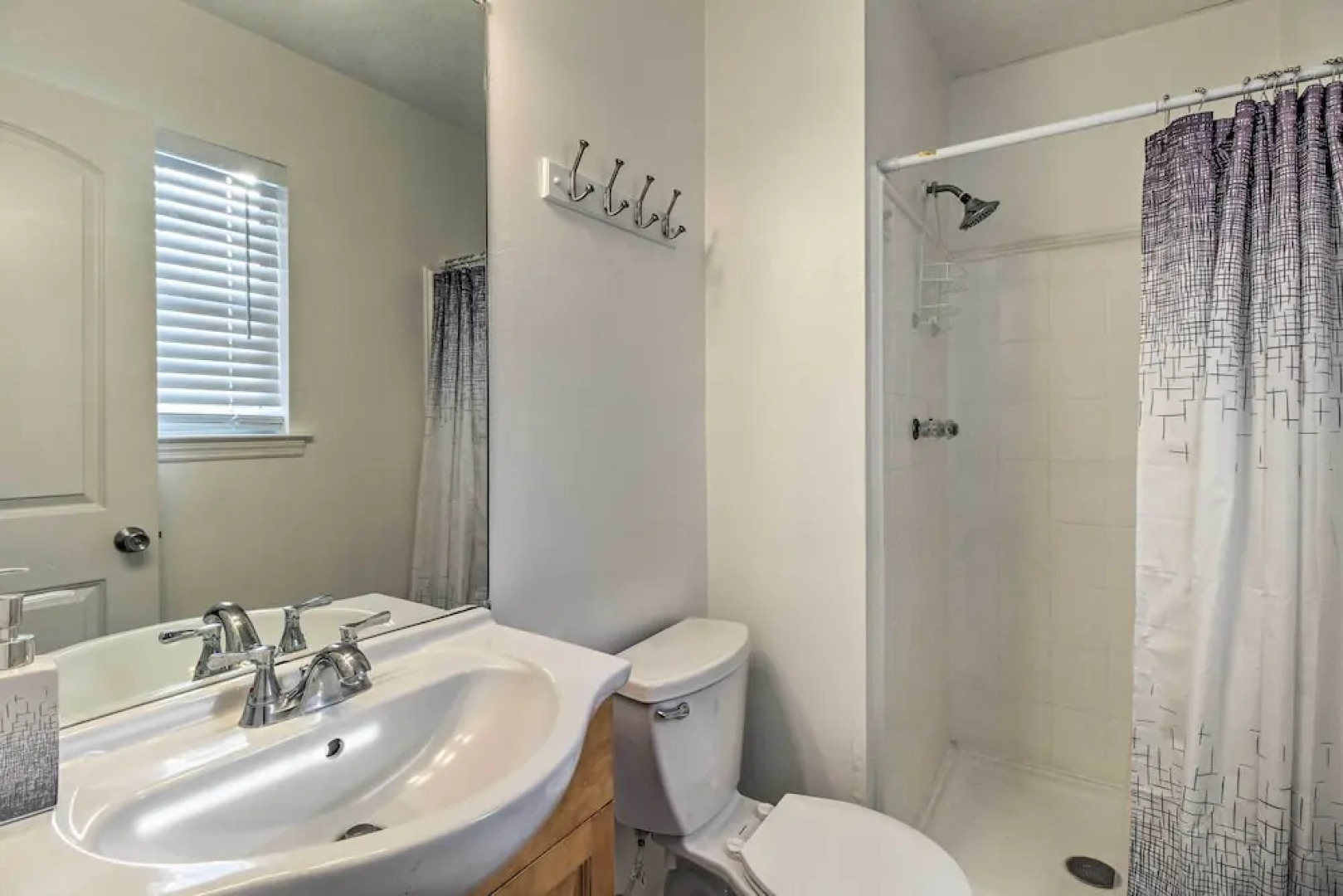 Home ~ 7 Miles to Savannah Historic District!