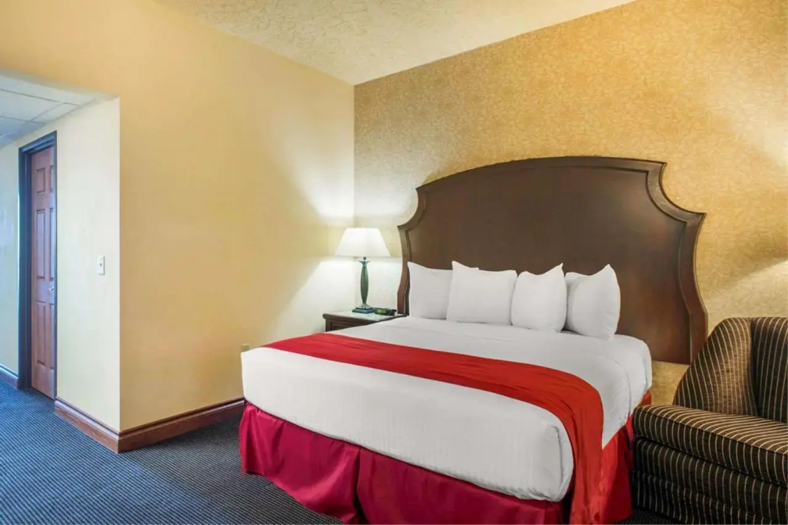 Shoreline Inn & Conference Center, Ascend Collection