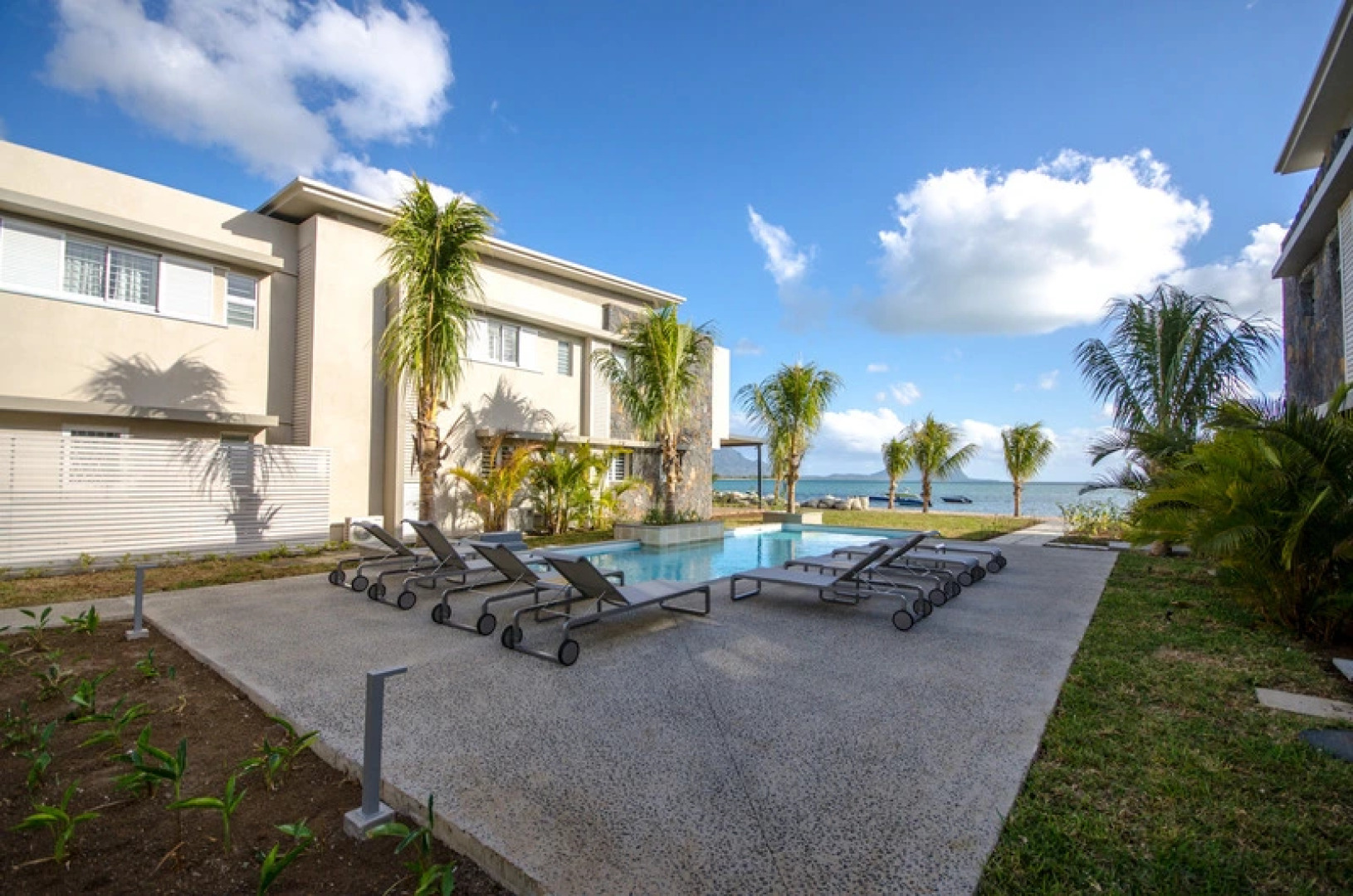 L'Escale Beachfront Luxury Suite By Dream Escapes