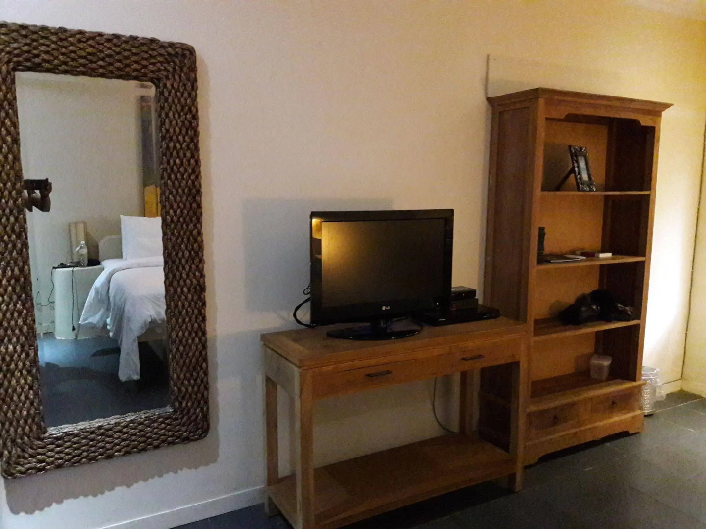 Scallywags Mango Motel