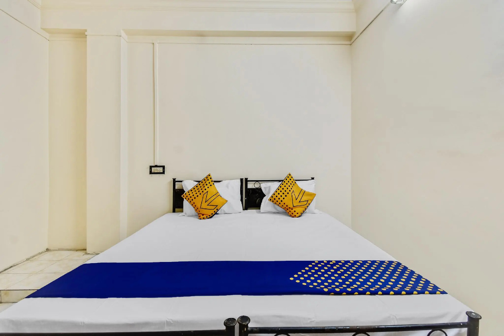 SPOT ON 64978 Gokul Plaza