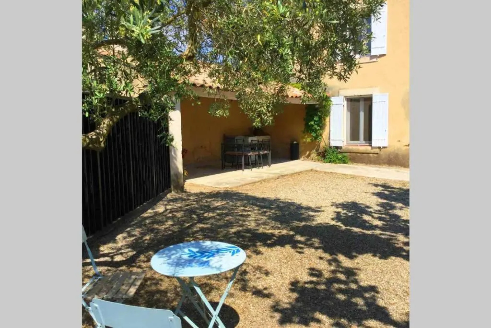 Partie d'une ferme provençale avec piscine privée, située proche d'Avignon, à Bédarrides, 6 prs, LS6-342-FRAGOUN