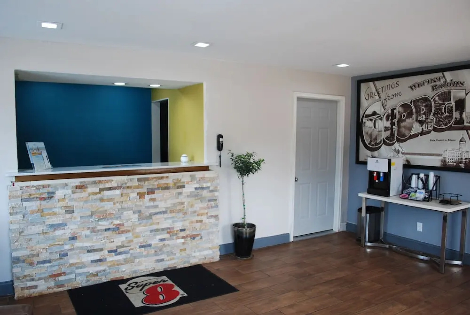 Super 8 by Wyndham Warner Robins