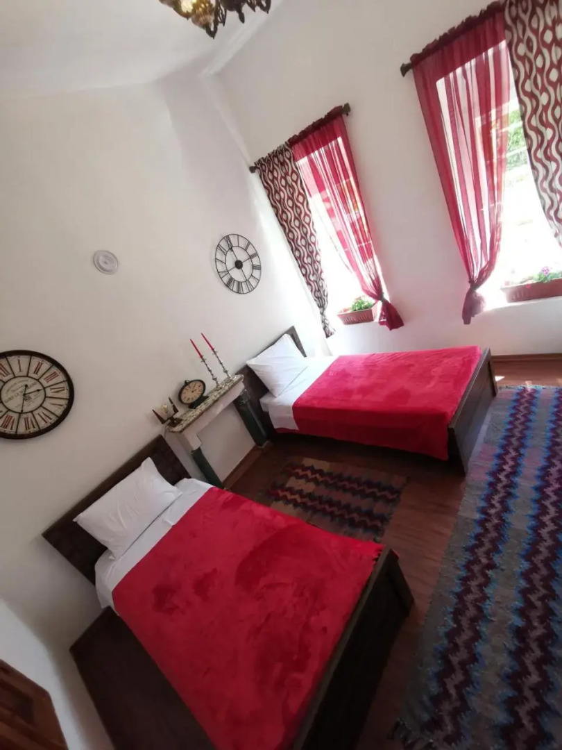 The Twins' House - Binjaket