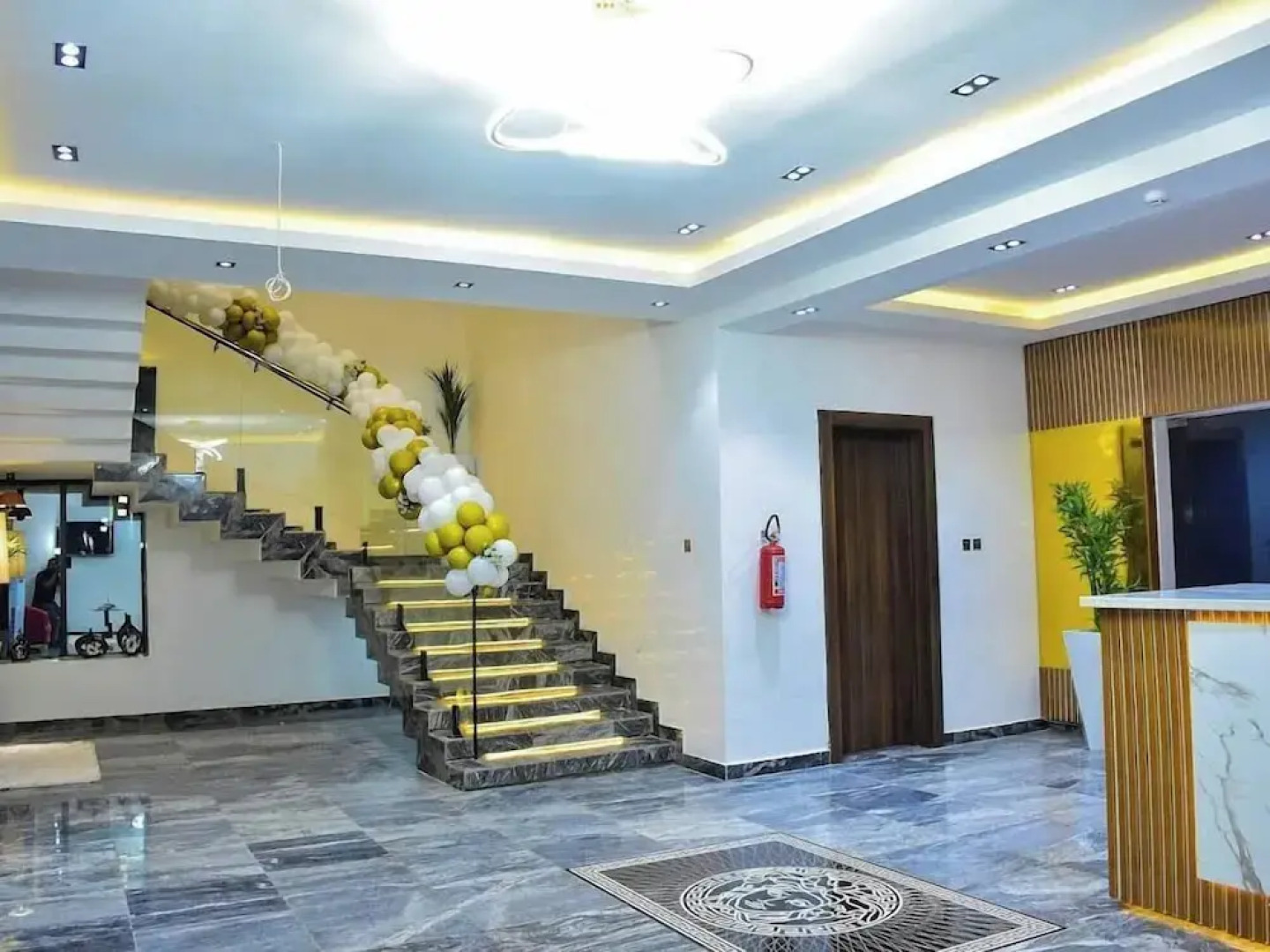 Kim Royal Hotel And Suites