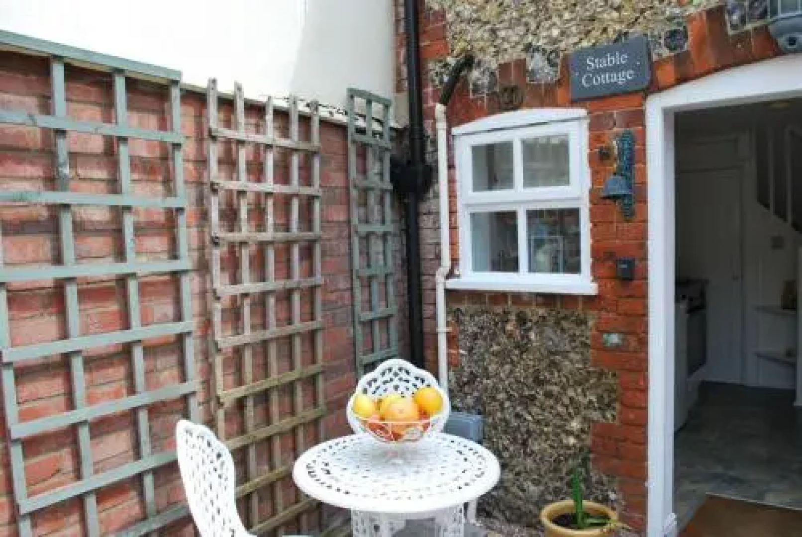 Romantic Flint Cottage on the Suffolk Coast