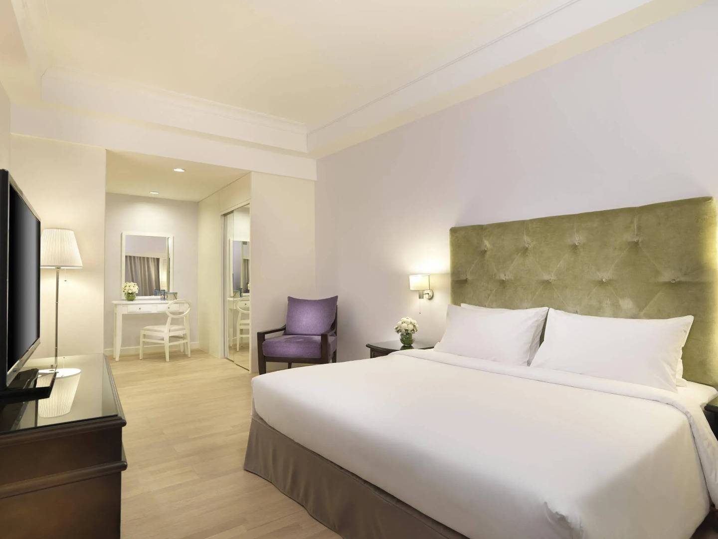Ambassador Row Hotel Suites by Lanson Place
