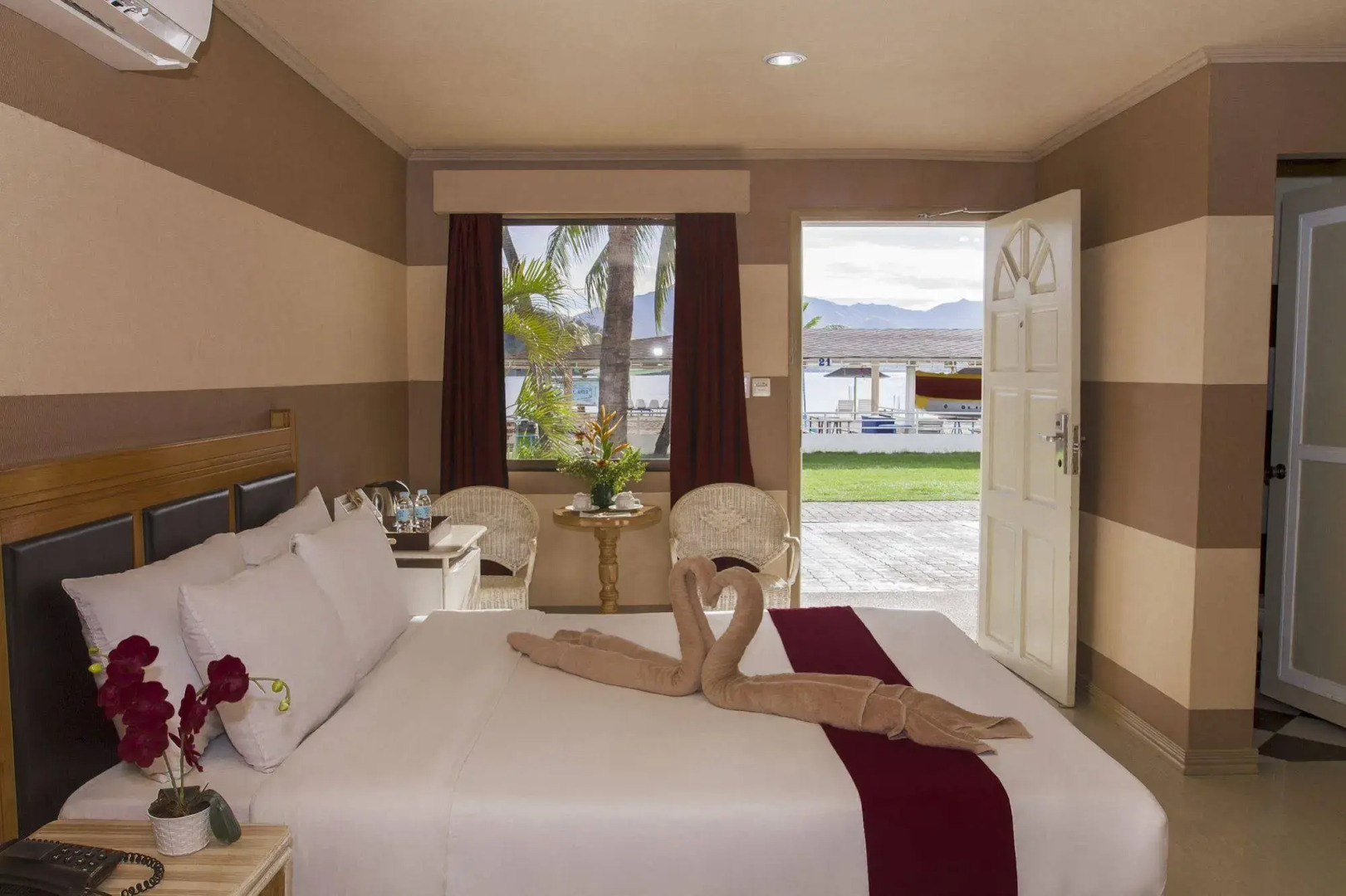 White Rock Waterpark and Beach Hotel