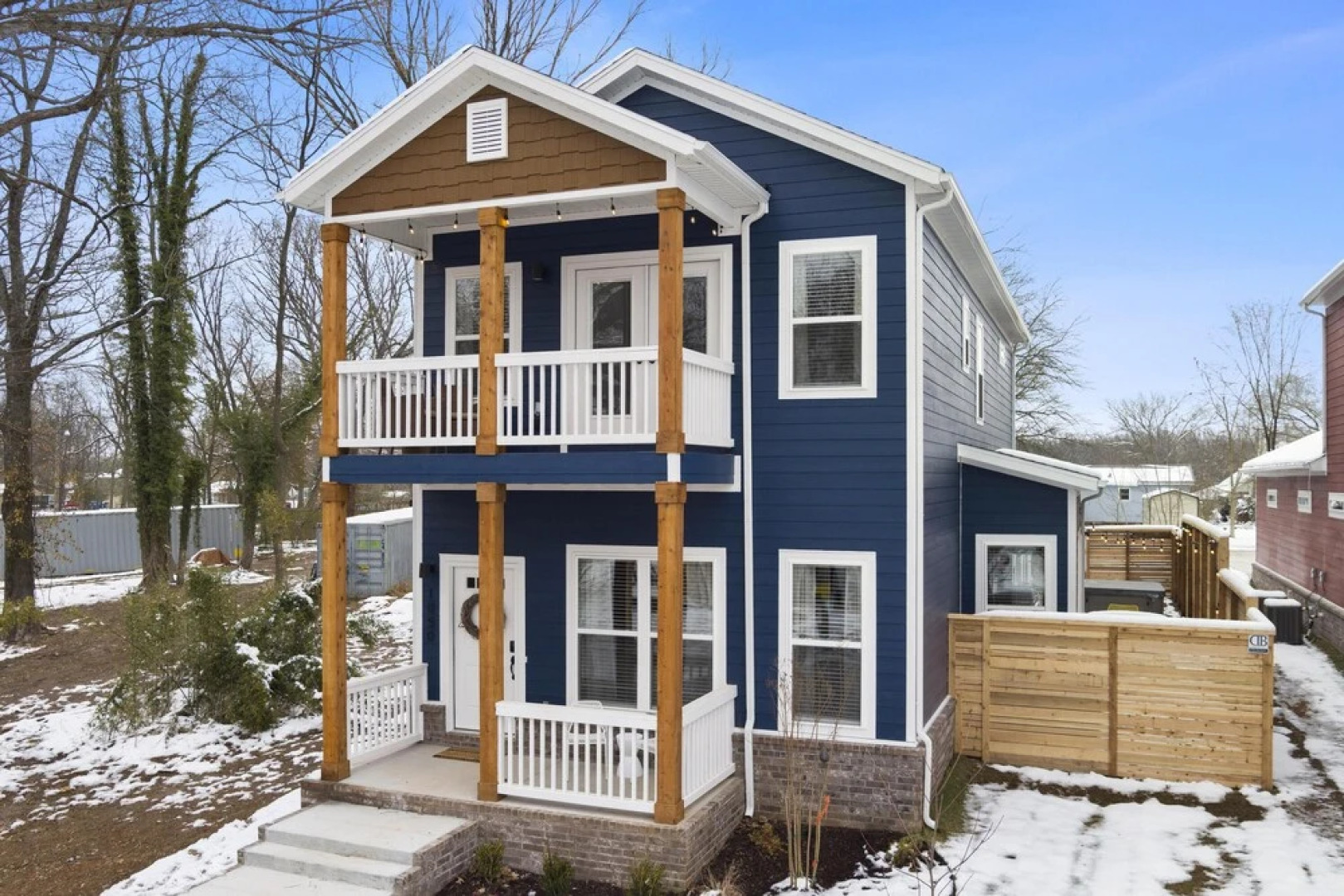 Big Blue on Main-hot Tub-less Than 1 Mi to Square